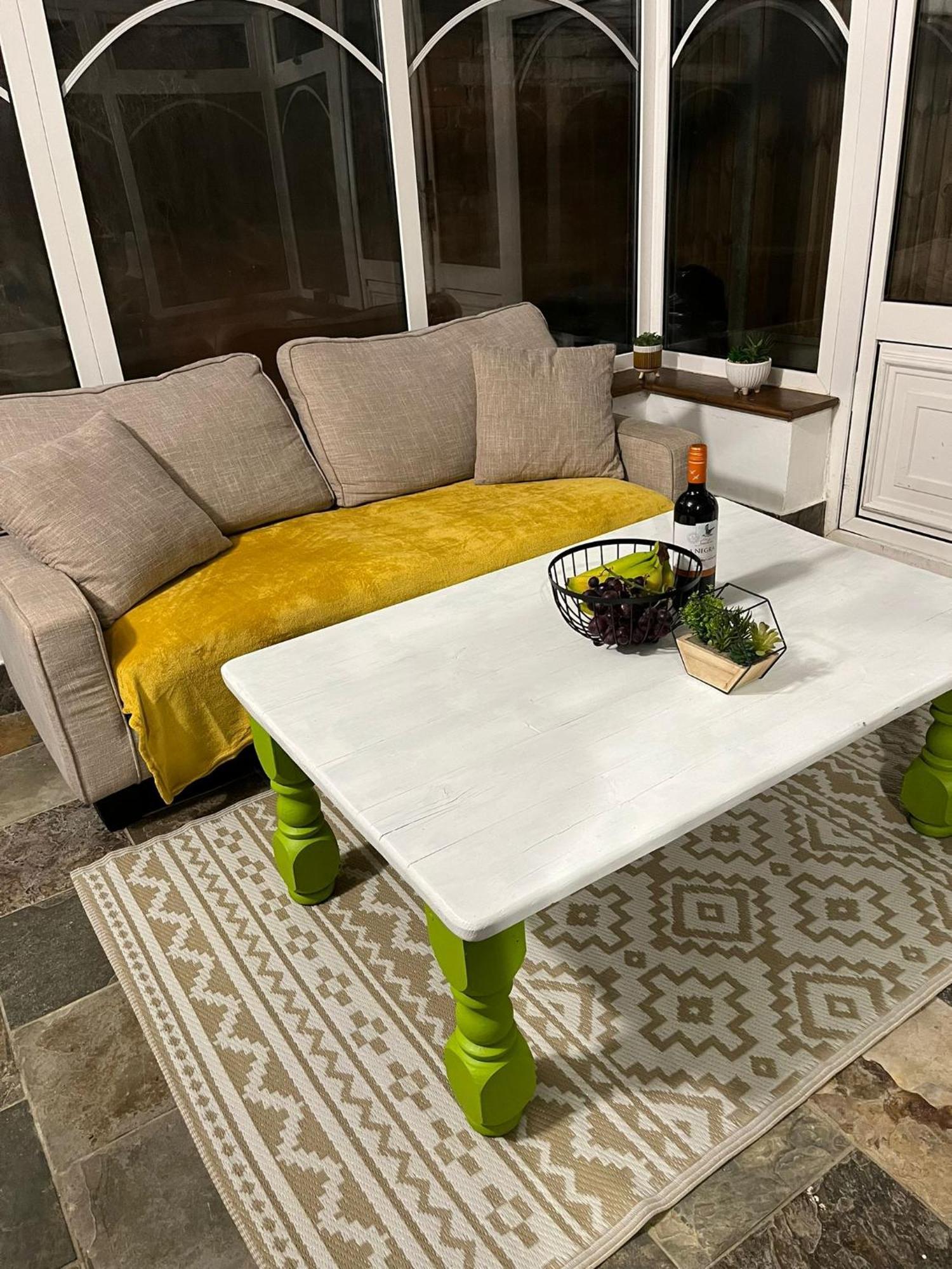 Free Parking & Private Garden& Conservatory Perfect For Large Group Of People * Bedford