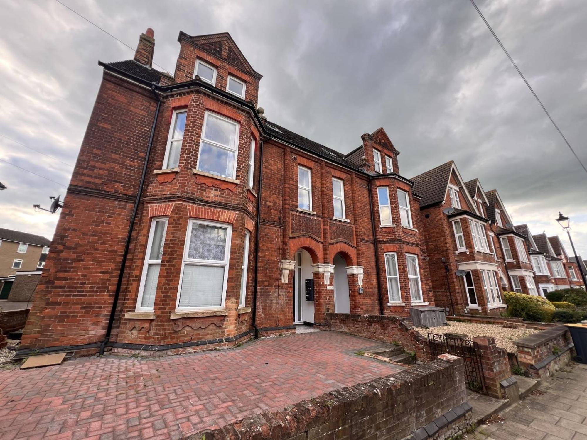 Free Parking & Private Garden& Conservatory Perfect For Large Group Of People