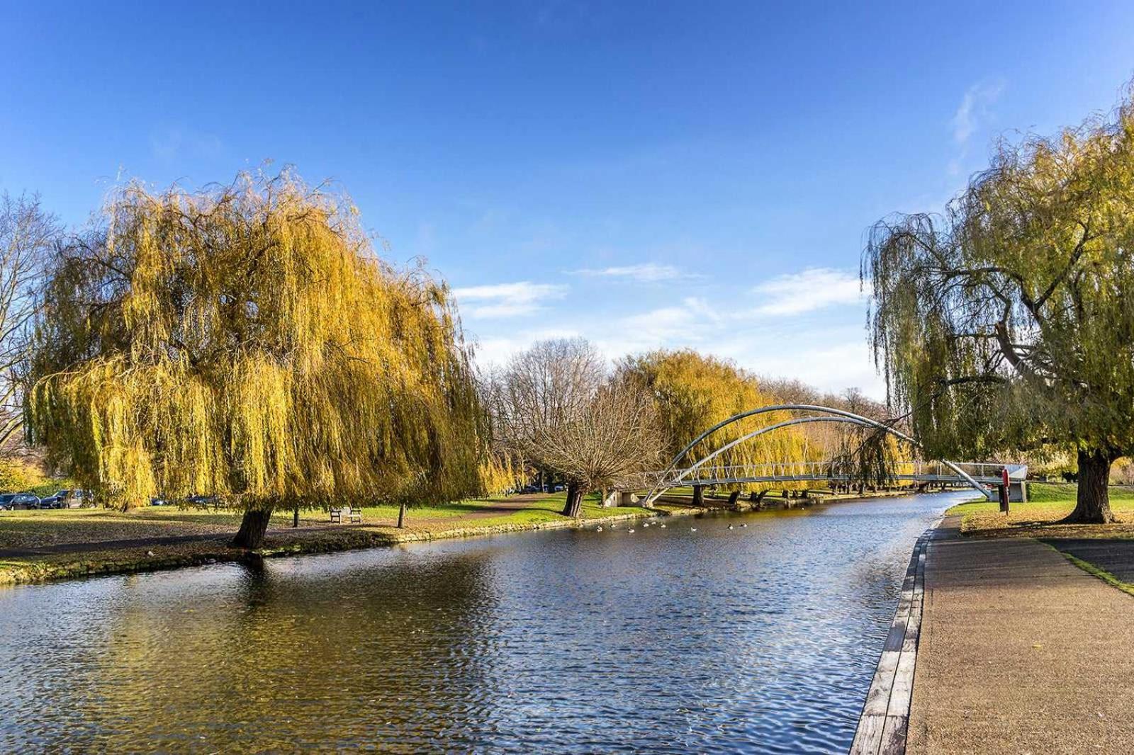 Apartment Free Parking & Private Garden& Conservatory Perfect For Large Group Of People
